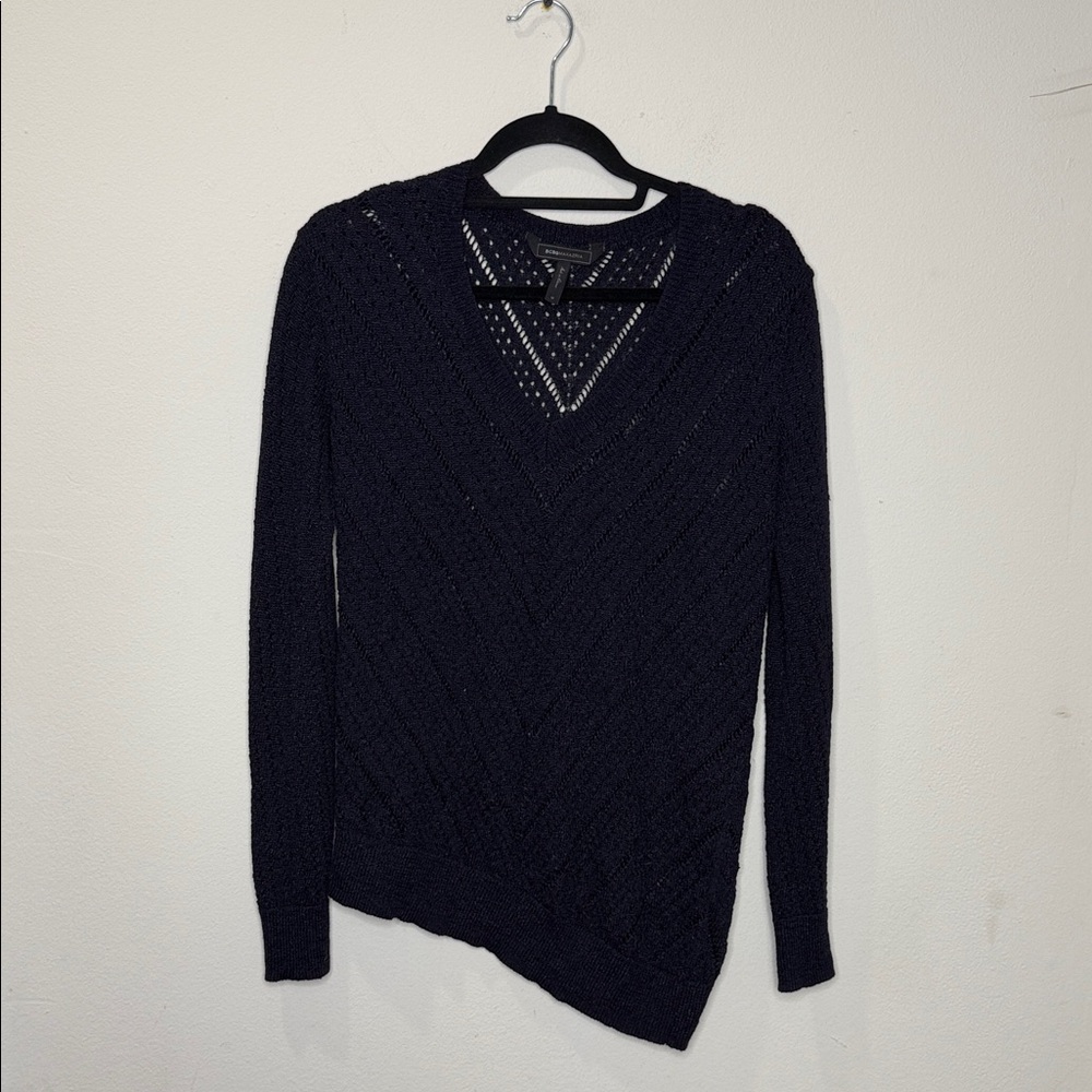 BCBGMAXZRIA Elegant Black V-Neck Knitted Sweater